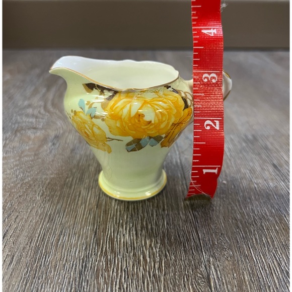 RARE Vintage Aynsley yellow rose creamer - Picture 5 of 6
